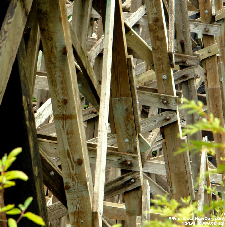 16431CrLe - Cowichan River Footpath Railroad Trestle, Duncan